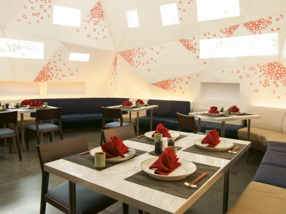 منتجع مايا سانور آند سبا المظهر الخارجي الصورة Interior of a restaurant