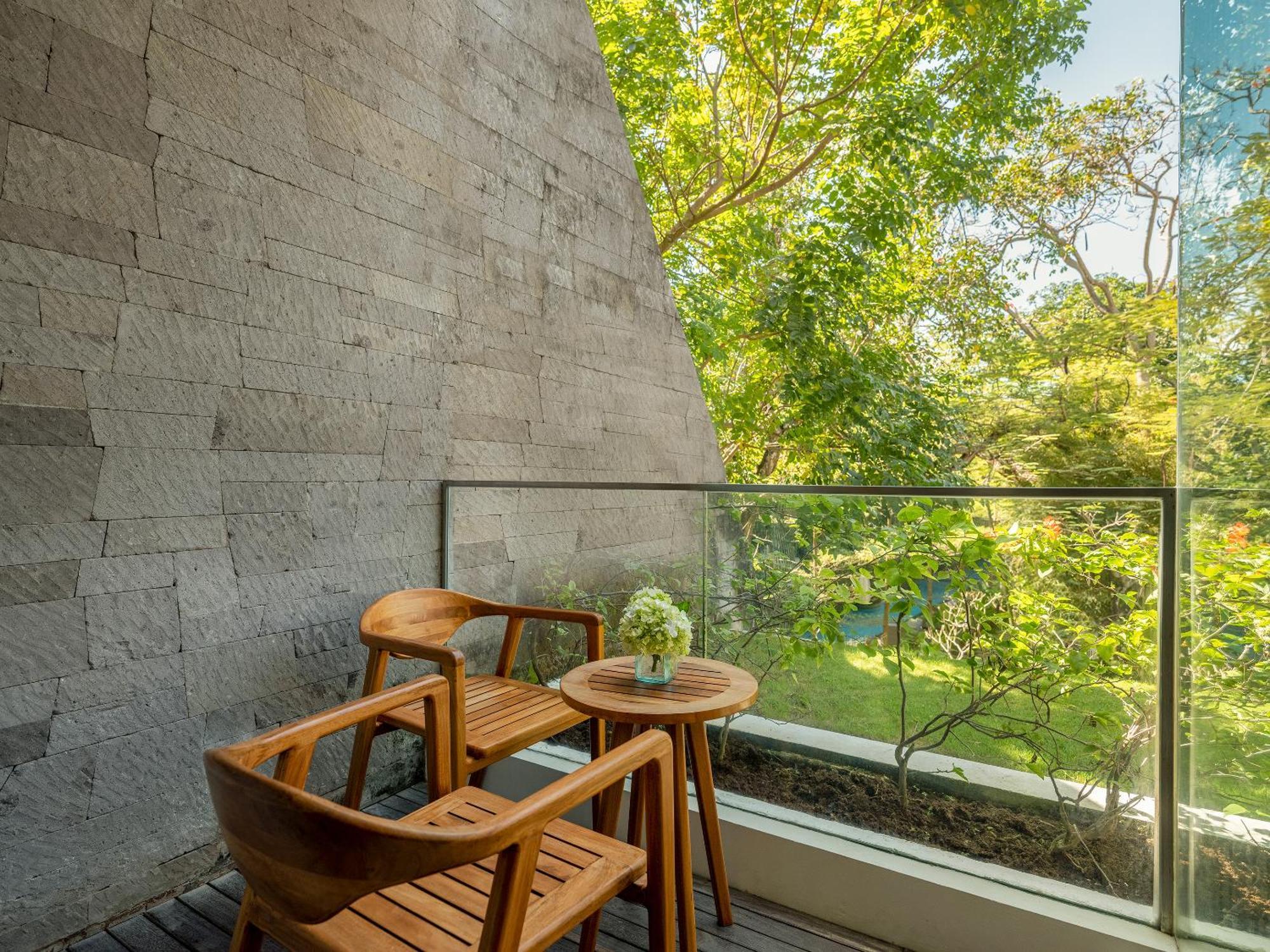 منتجع مايا سانور آند سبا المظهر الخارجي الصورة A balcony at the hotel